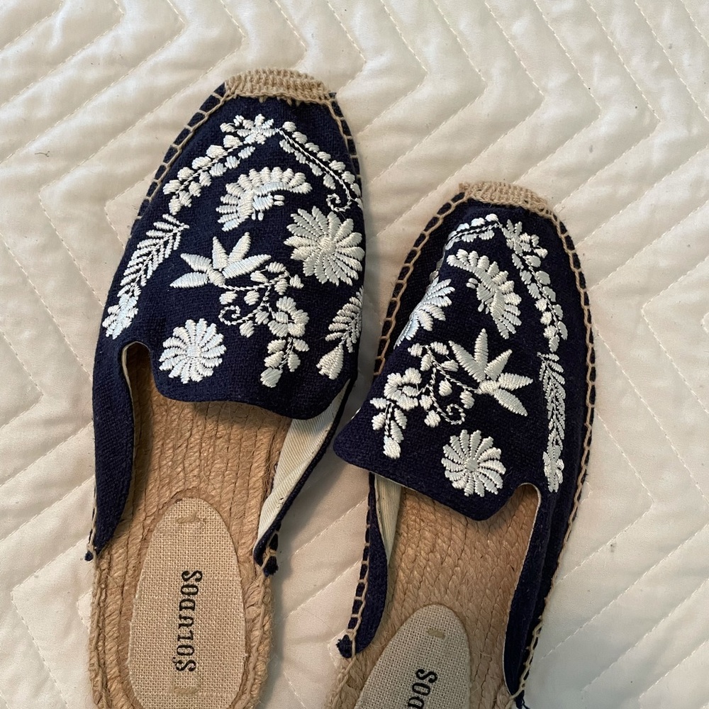 Never worn blue and white patterned soludos